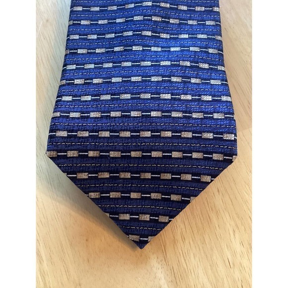 Louis Feraud Italian Designer 100% Imported Silk Neck Tie Blue Black Made In USA - Picture 6 of 6